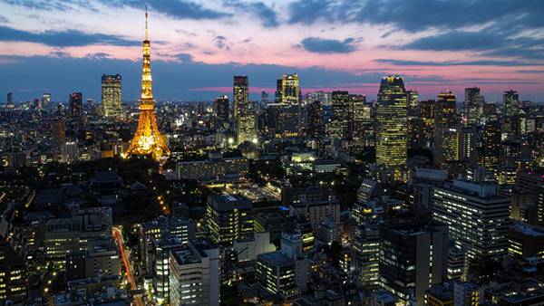 高層ビルと東京タワー