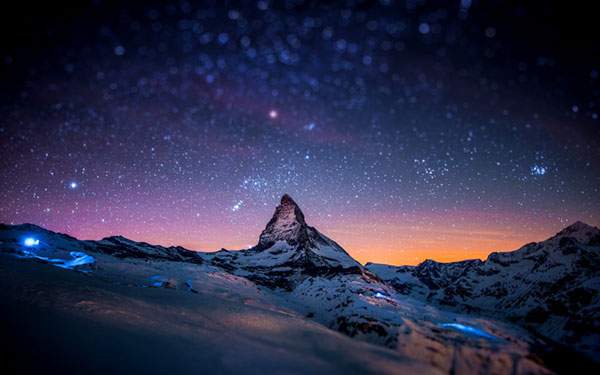 星空と雪山