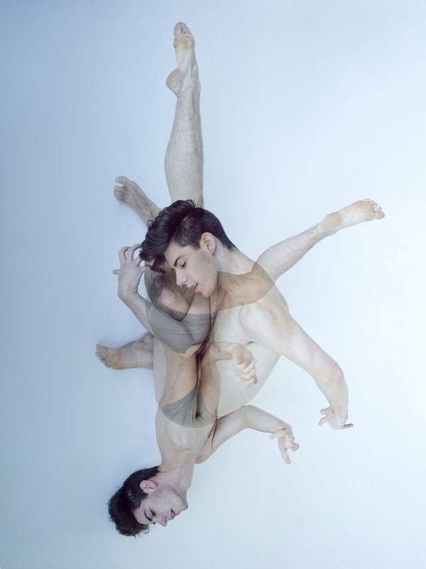 男性の裸体を多重露光で撮影した妖艶な写真作品 - 03
