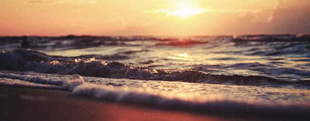 無料壁紙 砂浜の綺麗な写真画像まとめ サンセットビーチ 海 女の子 Switchbox