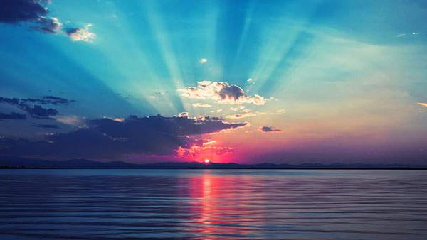 無料壁紙 夕日の海を撮影した美しい写真画像まとめ 波 空 船