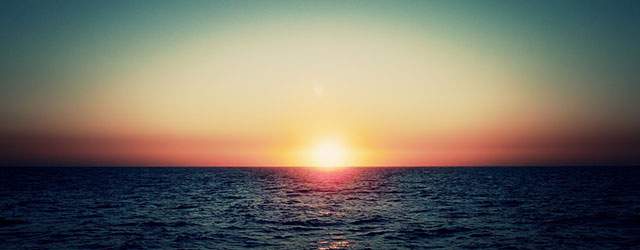 無料壁紙 夕日の海を撮影した美しい写真画像まとめ 波 空 船