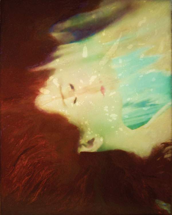 水の中に沈んだ女性を独自の手法で描いた美しい絵画作品 - 03