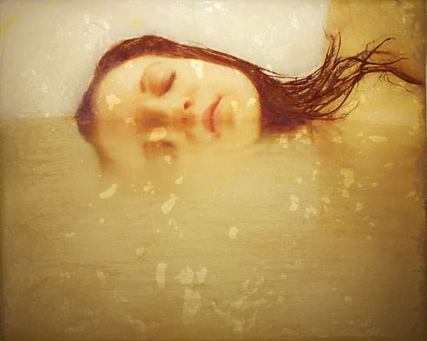 水の中に沈んだ女性を独自の手法で描いた美しい絵画作品 - 07