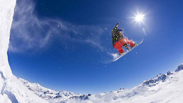 無料壁紙 スノーボードのかっこいい写真画像まとめ ウェア 雪山 青空 Switchbox