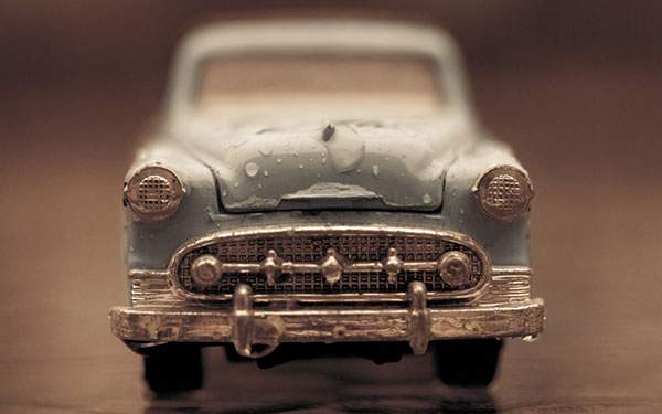 古びたミニカーのおもちゃをマクロ撮影したかわいい写真壁紙画像