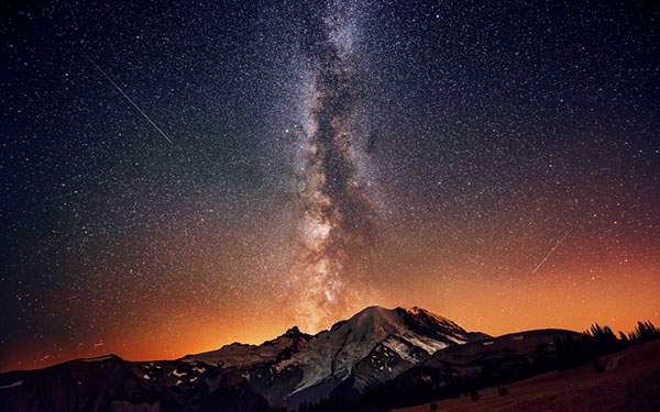 無料壁紙 綺麗な星空の写真画像まとめ 流れ星 山 湖 長時間露光