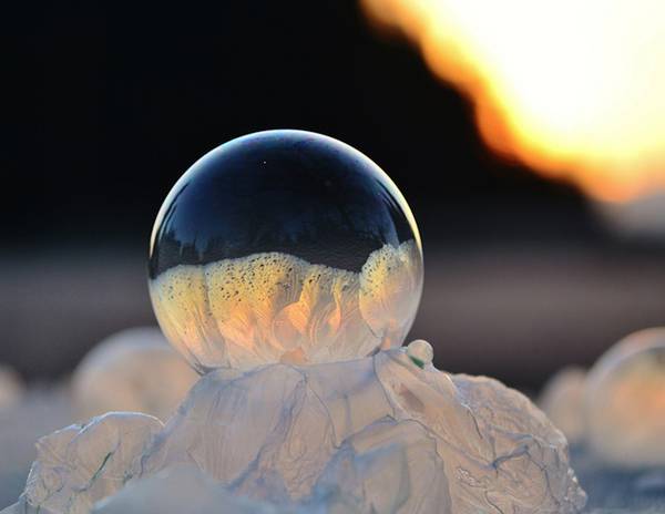 凍ったシャボン玉を撮影した美しい写真作品 - 02