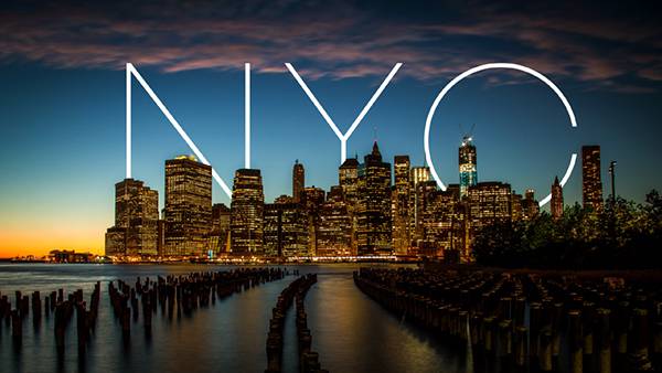 ニューヨークの高層ビル街と「NYC」の文字でデザインした壁紙画像