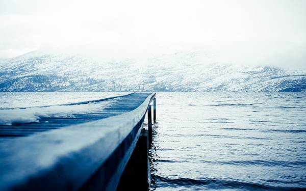 11.雪の積もった波止場を撮影した美しい写真壁紙画像