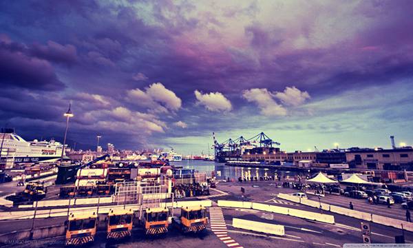 07.港の風景を紫の色調で撮影した綺麗な写真壁紙画像
