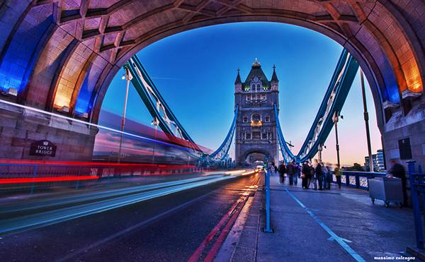 04.ロンドンのタワーブリッジの上を撮影した写真壁紙画像