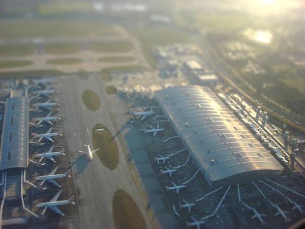 04.朝の空港をミニチュア風に撮影した綺麗な写真壁紙画像