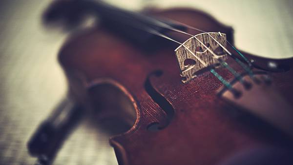 02.バイオリンをレトロな色調で撮影した美しい写真壁紙画像