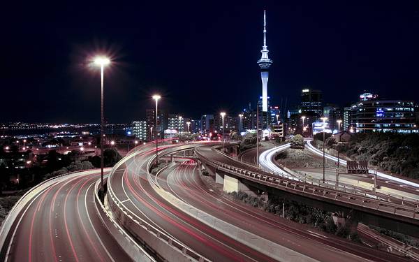 10.夜の高速道路を長時間露光で撮影した美しい写真壁紙画像